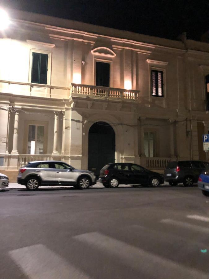 Carlo V - Con Piscina E Giardino Privati Lägenhet Lecce Exteriör bild