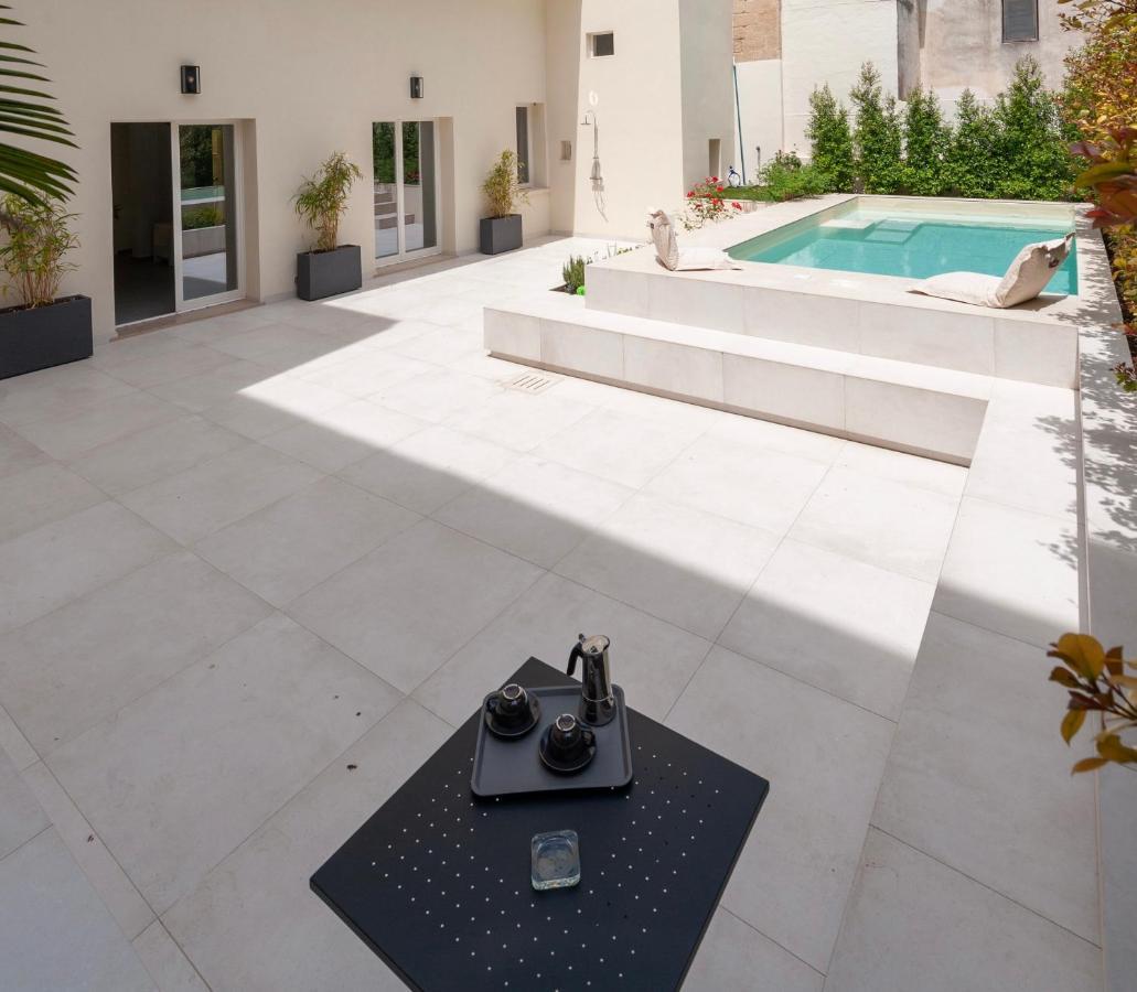 Carlo V - Con Piscina E Giardino Privati Lägenhet Lecce Exteriör bild