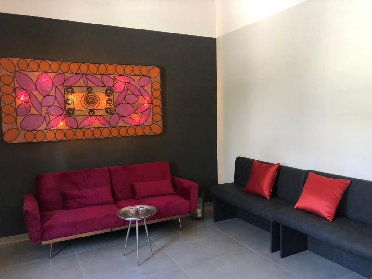 Carlo V - Con Piscina E Giardino Privati Lägenhet Lecce Exteriör bild