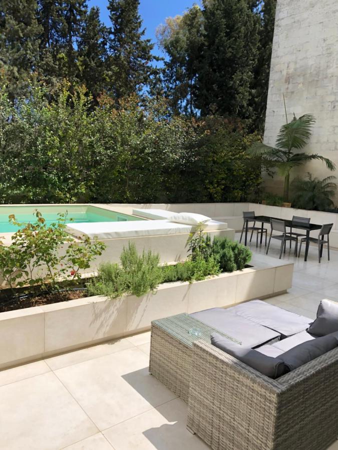 Carlo V - Con Piscina E Giardino Privati Lägenhet Lecce Exteriör bild