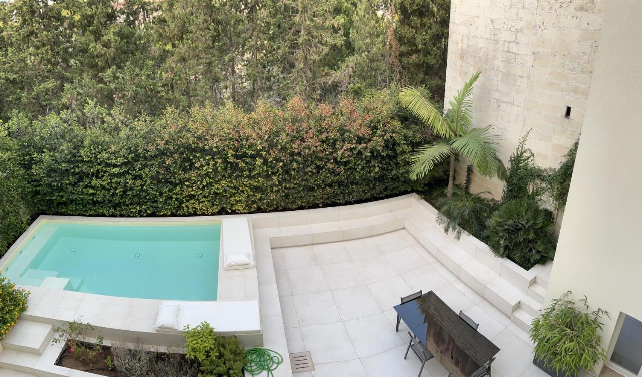 Carlo V - Con Piscina E Giardino Privati Lägenhet Lecce Exteriör bild